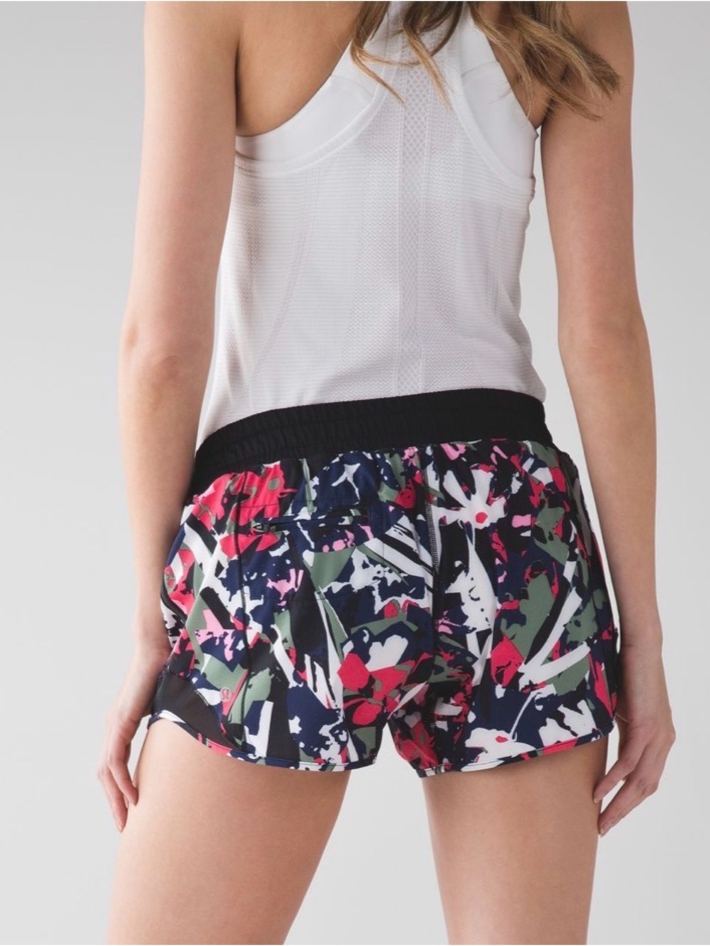 Lululemon Hotty Hot Short (Long)
Pop Cut Boom Juice Multi / Black - Picture 5 of 8